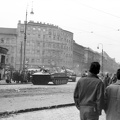 Nyugati (Marx) tér a Nyugati pályaudvar elől nézve. A szovjet csapatok ideiglenes kivonulása 1956. október 31-én.