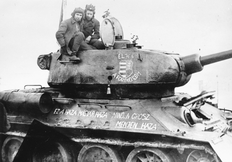 T34/85 típusú harckocsi.