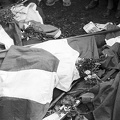 II. János Pál pápa (Köztársaság) tér, a pártház ostroma során elesett forradalmárok letakart holttestei.
