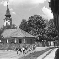 Luppa Vidor utca, háttérben a Szent György szerb ortodox templom.