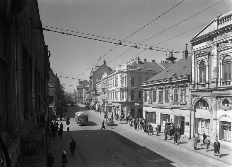 Széchenyi utca, a "villanyrendőr" kereszteződés.