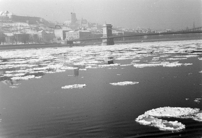 a jeges Duna, Lánchíd.