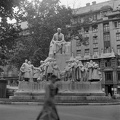 Vörösmarty tér, a költő szobra.