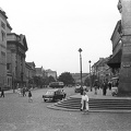Plac Zamkowy, szemben az ulica Krakowskie Przedmiescie, balra a Szent Anna-templom.