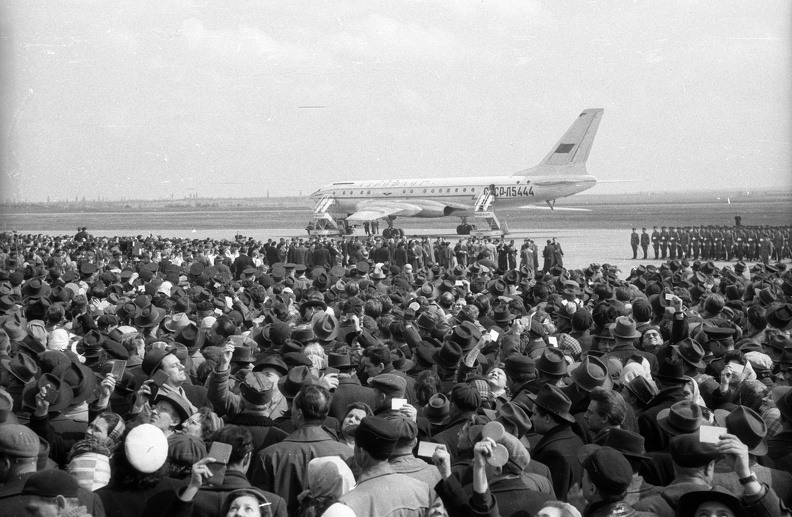 Hruscsov Magyarországra érkezése 1958. április 2-án.