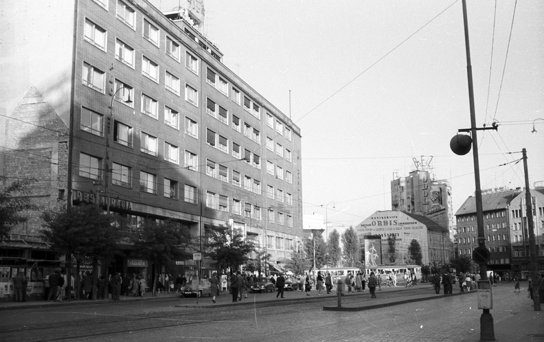 námestie Slovenského národného povstania (egykor Vásár tér) a Dunajska (Duna utca) felé nézve.