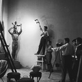 portréfilm forgatása Kiss István szobrászművészről. A műteremben látható Generációk című szobrot 1955-ben állították fel Tiszaújvárosban (Tiszaszederkény).