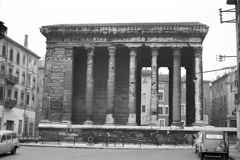 Augustus császár és Lívia császárné temploma.