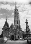 Szentháromság tér, Szentháromság-szobor és a Mátyás-templom.