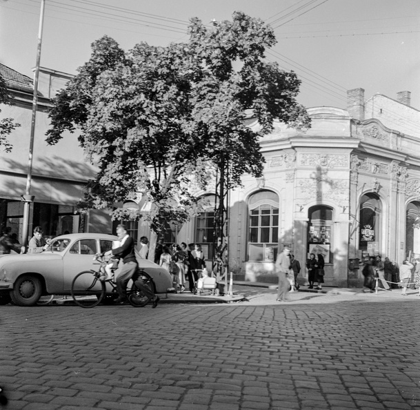 ulica Tomása Garrigue Masaryka, balra az ulica Zeleznicná torkolata.