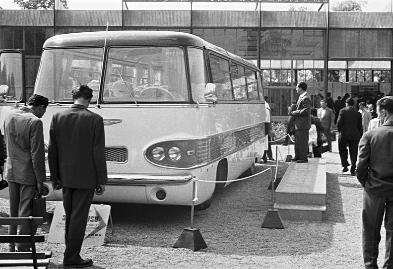 Budapesti Ipari Vásár. Ikarus 303 típusú autóbusz.