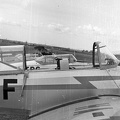 repülőtér, Zlin-226T Trener 6 típusú repülőgépek, a háttérben Po-2 (Kukuruznyik) típusú kétfedelű oktató repülőgépek.