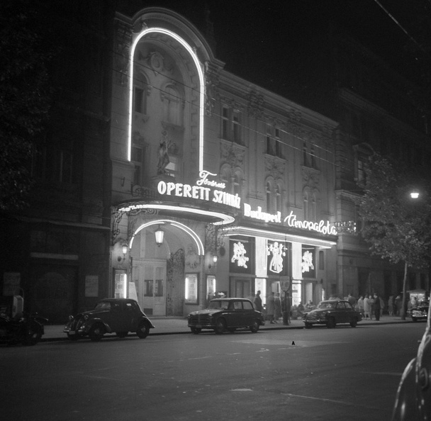 Nagymező utca, Fővárosi Operettszínház és a Budapest Táncpalota (Moulin Rouge).