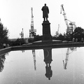 Lenin tér, háttérben a kikötő.