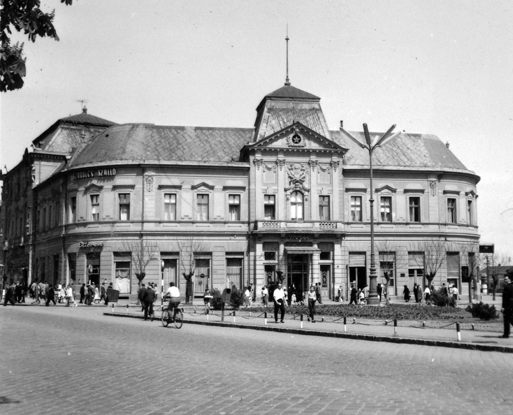 Kossuth tér Korona szálló.