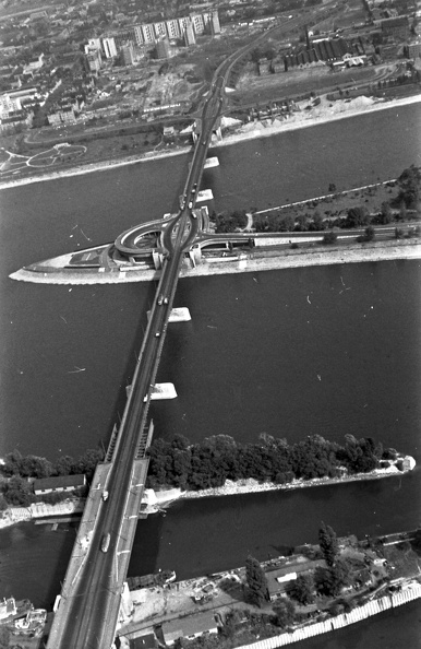 légifotó az Árpád hídról Buda felől nézve a Hajógyári sziget déli és a Margitsziget északi csücskével.