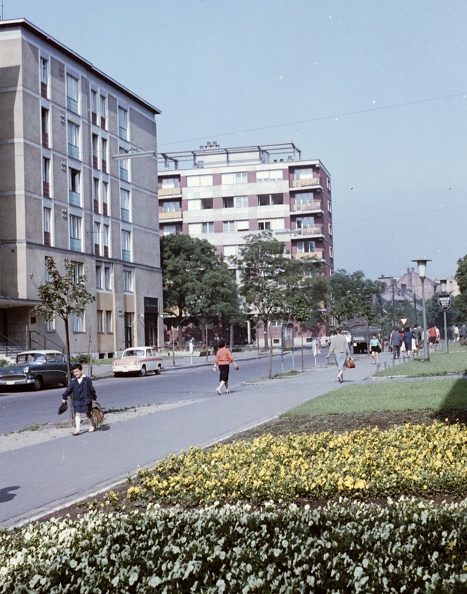 Baranyai utca a Kőrösy József utcától a Fehérvári út felé nézve.