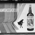 reklámplakát a Rue aux Laines és Rue de Six Aunes körüli építkezések kerítésén.