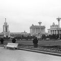 Népgazdaság Eredményeinek Kiállítása (ma Összoroszországi Kiállítási Központ), jobbra Türkmenisztán és Örményország pavilonja, balra a Központi Pavilon.