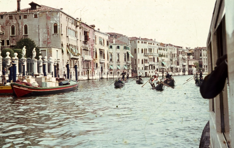 Canal Grande, középen a Rio della Maddalena torkolata.