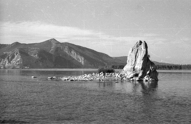 Babakai szikla a Dunán a Vaskapu-szoros bejáratánál.