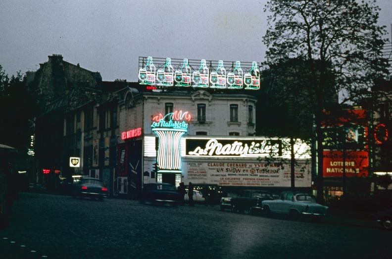Boulevard de Clichy a Place Pigalle-nál.