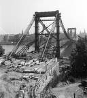 az épülő Erzsébet híd a Gellérthegyről nézve.