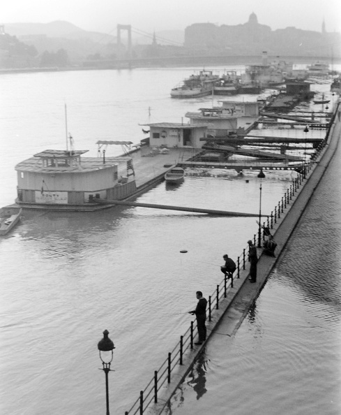 Dunai árvíz a Belgrád rakpartnál.