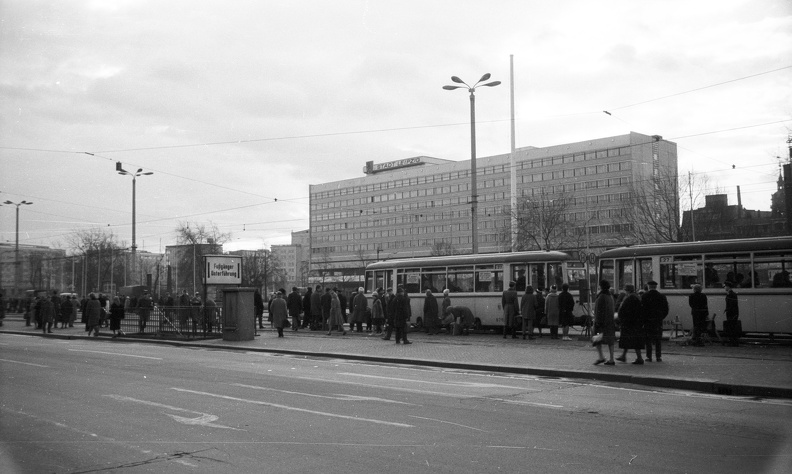 Willy-Brandt-Platz.