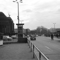 Willy-Brandt-Platz, balra a Főpályaudvar.