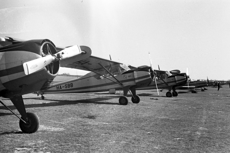 PZL-101A Gawron típusú repülőgépek.