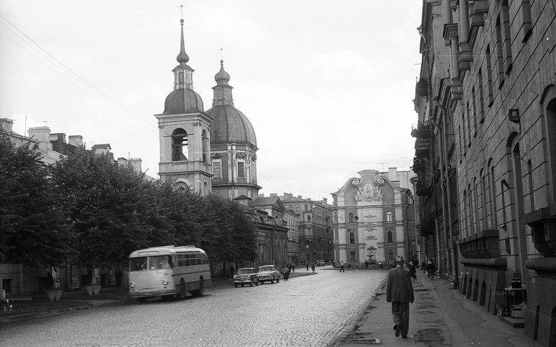 (Leningrád) Pesztelja utca, szemben a Szent Pantaleon-templom.