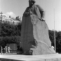 Színház tér, Marx Károly szobra.