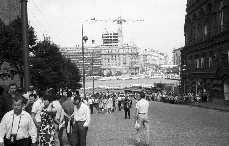 átjáró a Vörös tér és a szemben látható Manézs tér között.