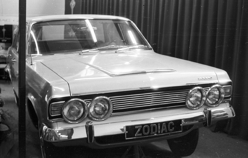 Ford Zodiac MK 4. típusú személygépkocsi.