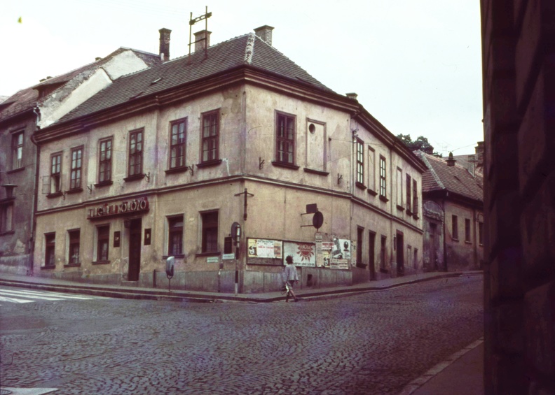 Kossuth Lajos utca - Brusznyai Árpád utca (Bajcsy-Zsilinszky út) sarok, Hungária söröző.