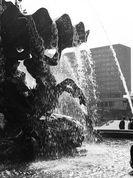 Alexanderplatz, Neptun-szökőkút.