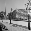 Kelet-Berlin, Alexanderplatz az Otto Braun Strasse (Hans Beimler Strasse) felé nézve, szemben a Haus der Statistik.