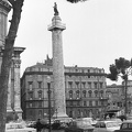 Piazza Colonna, Traianus emlékoszlop.