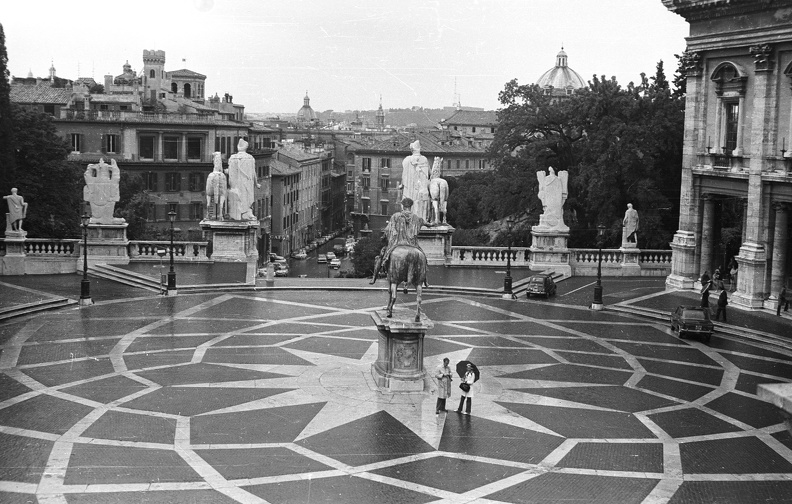 Piazza del Campidoglio, középen Marcus Aurelius lovasszobra.