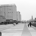 Prager Strasse a Wiener Platz felől nézve.