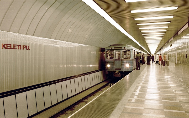 a metró Keleti pályaudvari állomása.