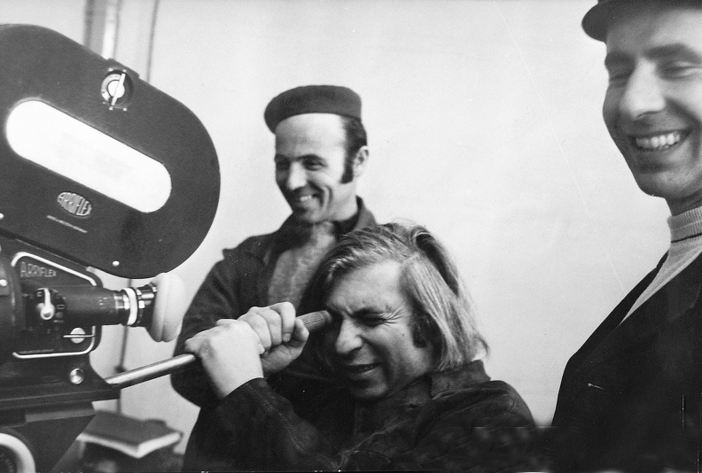 Bacsó Péter rendező a Harmadik nekifutás című film forgatásán, jobbra Zsombolyai János operatőr.
