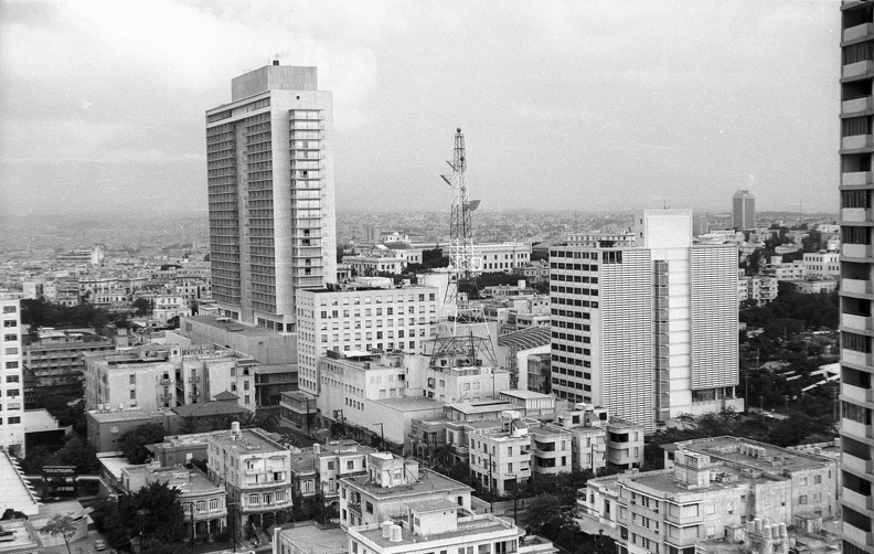 kilátás a FOCSA épületből, középen a Hotel Habana Libre.