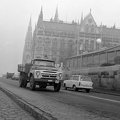Széchenyi rakpart, háttérben a Parlament, Zil teherautó.
