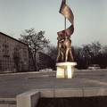 Bisinger József (Dimitrov) sétány, Felszabadulási emlékmű.
