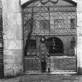 Babits Mihály sétány. A Táncsics Mihály utca 21-23. alatti volt Zichy palota sétány felőli kapuja.