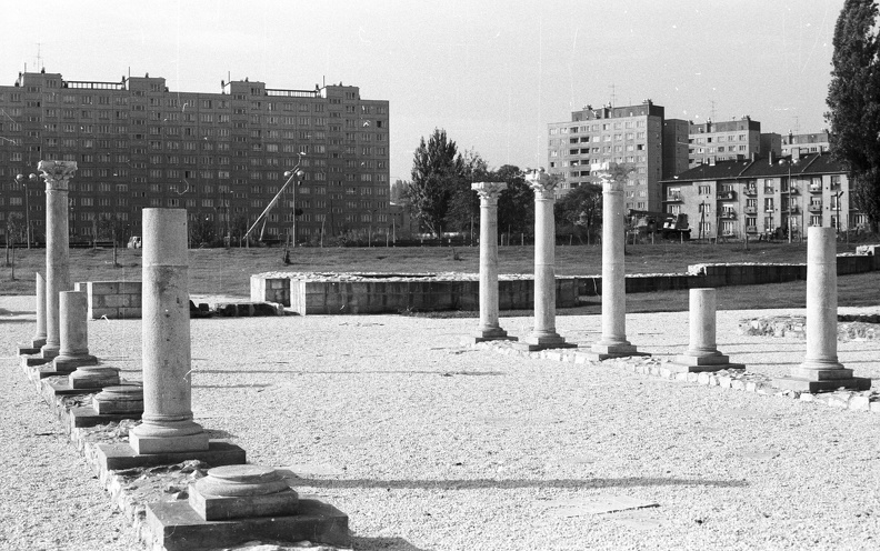 Flórián tér, római kori maradványok a Kiscelli utca felé nézve.
