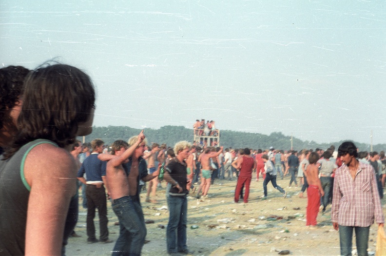 1984. augusztus 4-5., Békefesztivál. Az első napi rock koncerten történt tömegoszlatás után.